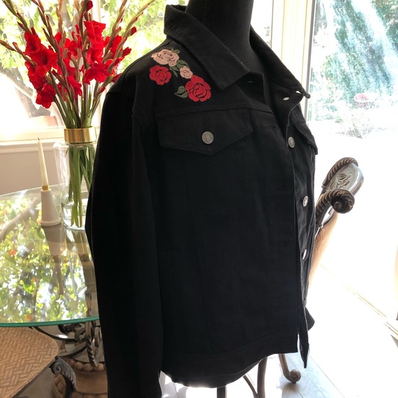 Black Jean jacket with flowers 🌺 - Picture 2 of 6